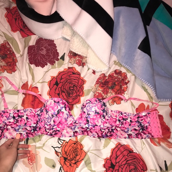 VS Pink Push-up Bra - Picture 1 of 4